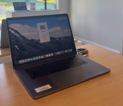 15” MacBook Pro (Mid 2018) - i7 2.6GHz / 16GB / 1TB SSD / 4GB GPU